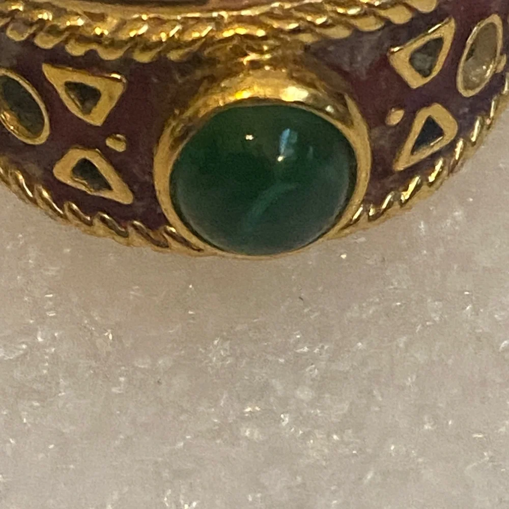 Vintage Joan Rivers Gold-Tone Green Stone & Red Enamel Ring size 9 - Picture 6 of 8
